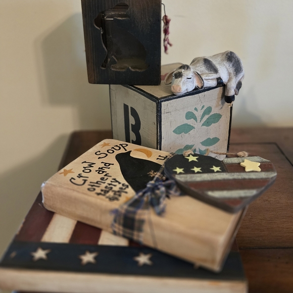 Vintage 7 piece Set Country & Folk Art Decor With Hand Painted - Picture 2 of 4